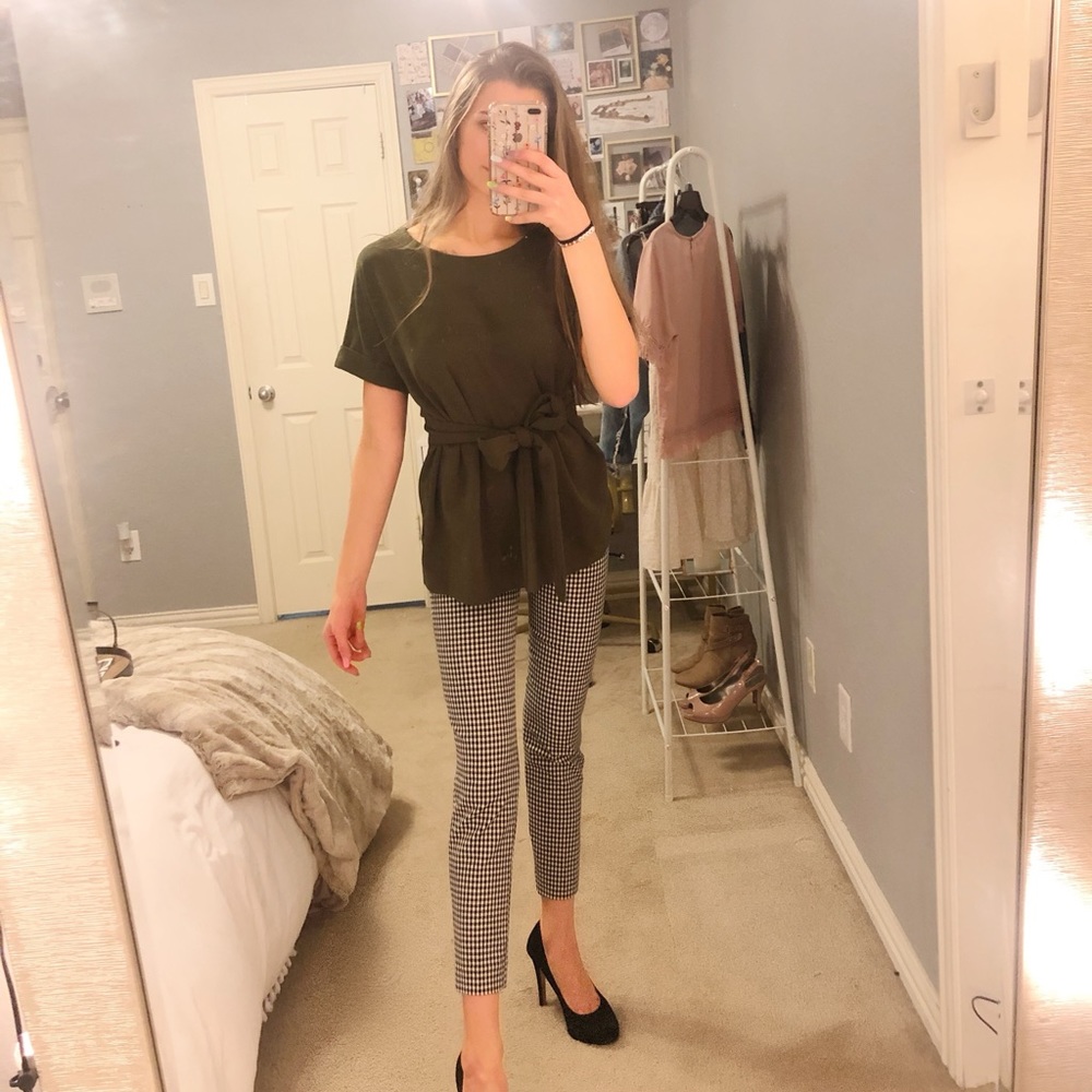 Worthington army green blouse with tie